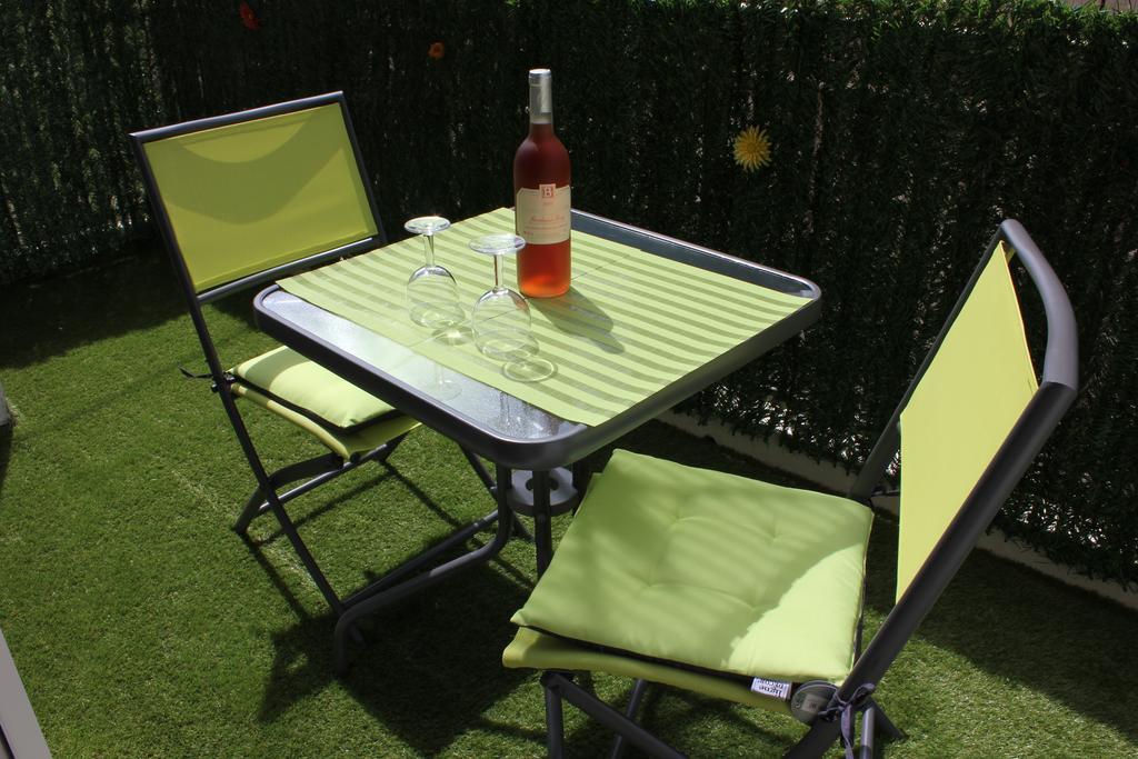 Studio De Charme Avec Sa Terrasse En Plein Coeur De Ville LʼIsle-sur-la-Sorgue Dış mekan fotoğraf
