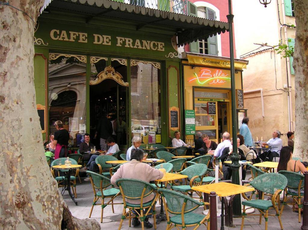 Studio De Charme Avec Sa Terrasse En Plein Coeur De Ville LʼIsle-sur-la-Sorgue Dış mekan fotoğraf